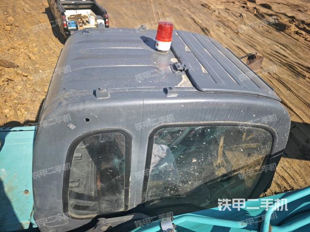 驾驶室顶部（整机外观）