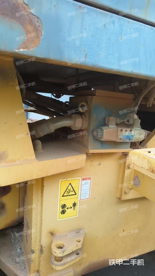 駕駛室操作臺（設(shè)備外觀及核心部件）