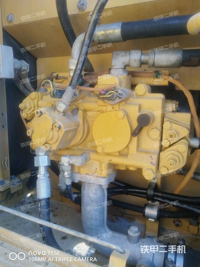 液壓泵艙室正面整體（整機(jī)外觀）