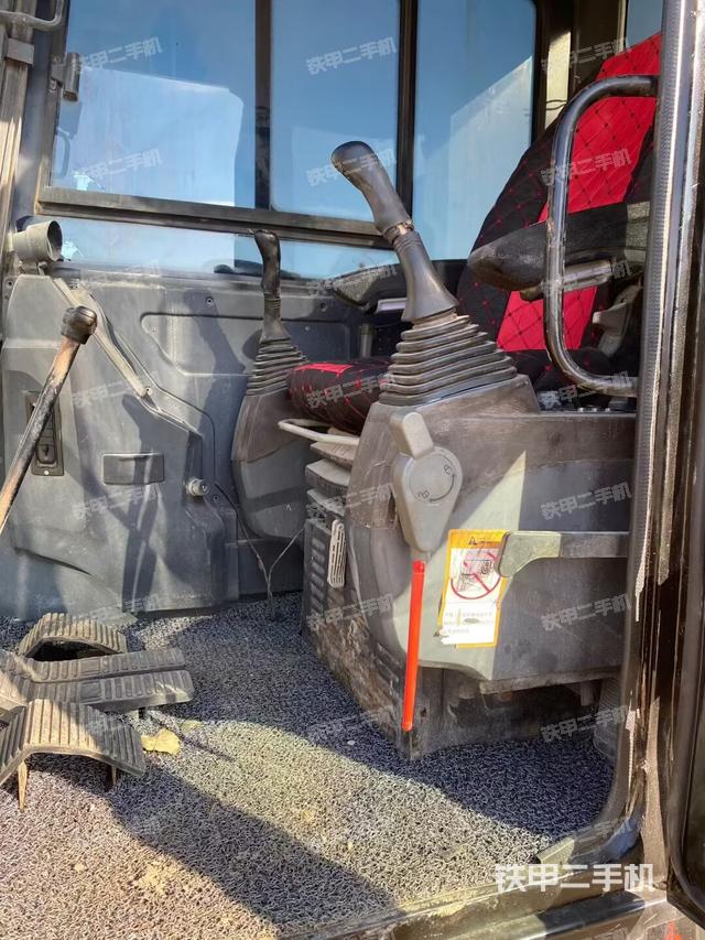 驾驶室整体（整机外观）