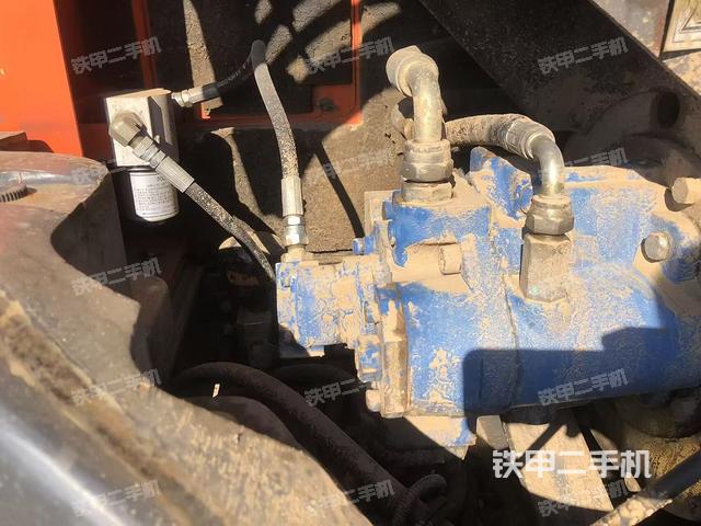 液壓泵艙室正面整體（整機(jī)外觀）