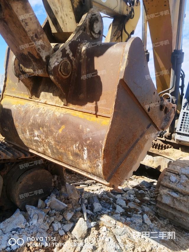 大臂油缸整體?豎拍（工作和回轉(zhuǎn)裝置）