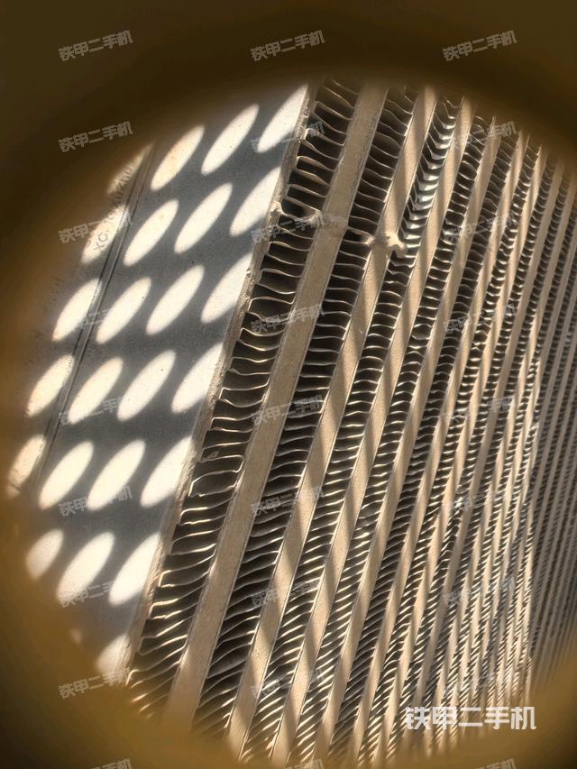 柴油泵全景（压路机发动机舱）