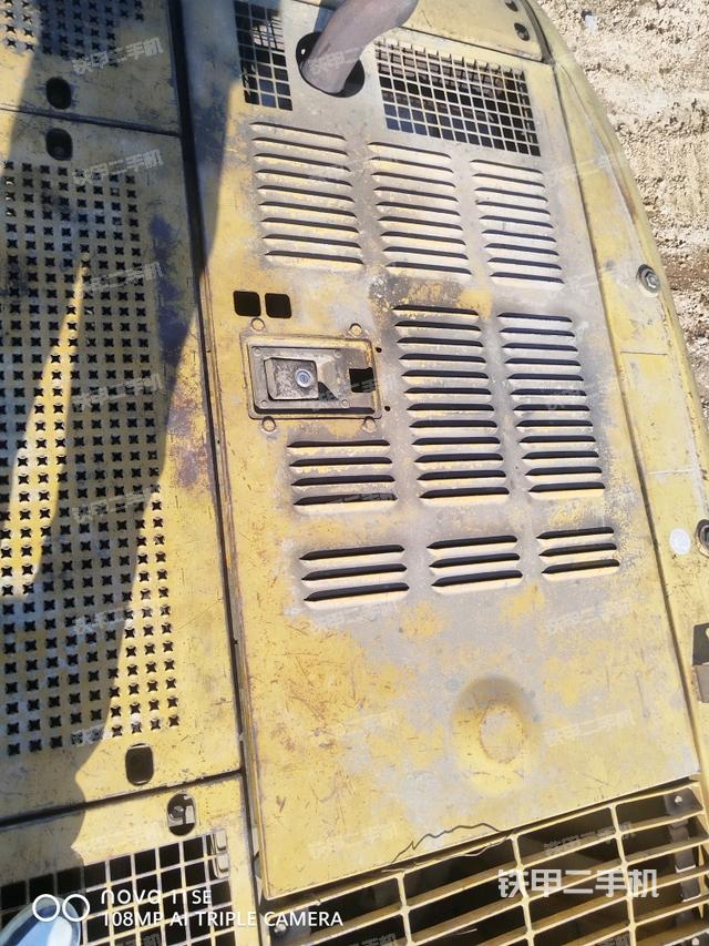 中央回轉(zhuǎn)接頭特寫(xiě)（上車(chē)部件）