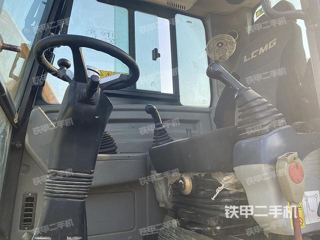 駕駛室整體（整機(jī)外觀）