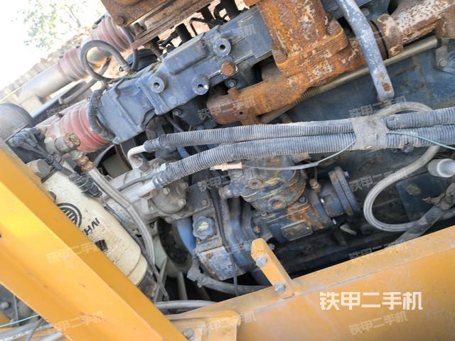 發(fā)動(dòng)機(jī)艙液壓泵全景（壓路機(jī)發(fā)動(dòng)機(jī)艙）