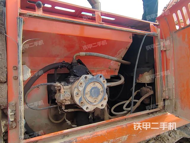 液壓泵艙室正面整體（整機(jī)外觀）