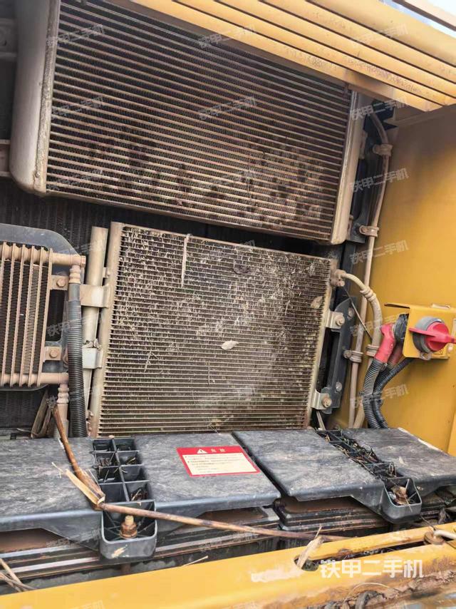 驾驶室顶部（整机外观）