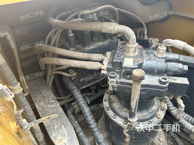 回转马达和主控阀（整机外观）