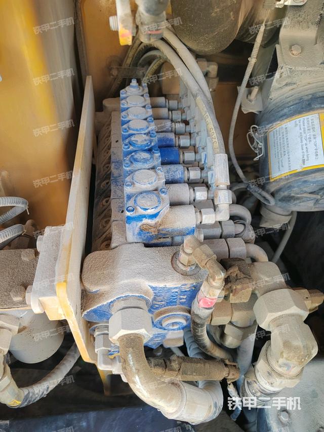 回轉(zhuǎn)馬達和主控閥（整機外觀）