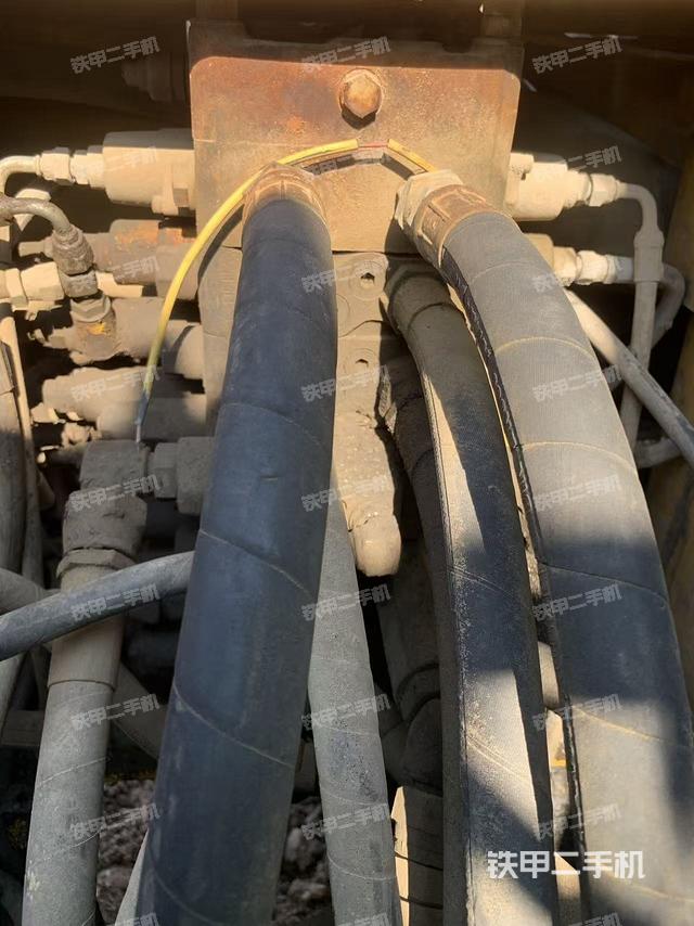 回轉(zhuǎn)馬達和主控閥（整機外觀）