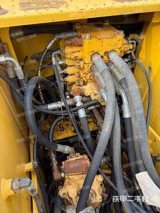 回轉(zhuǎn)馬達和主控閥（整機外觀）