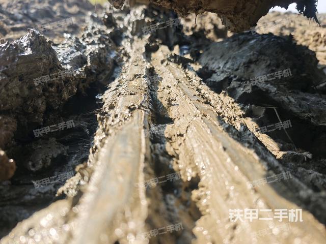 右側(cè)履帶整體?（行走機(jī)構(gòu)）