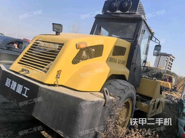 右后45°（壓路機(jī)整機(jī)外觀）