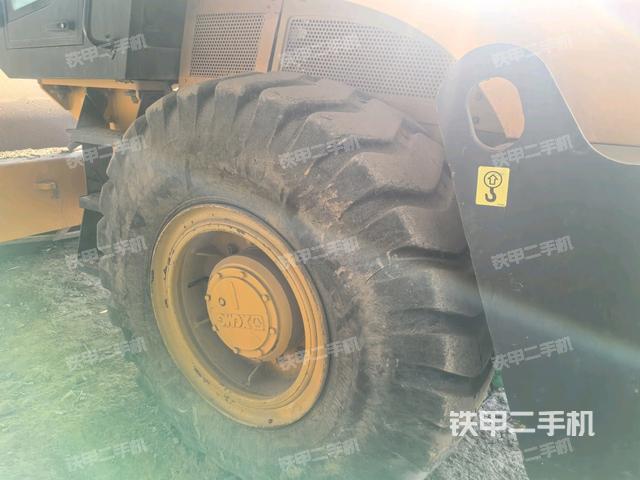 前輪左側(cè)減震塊連接及部件（壓路機(jī)前后車架）