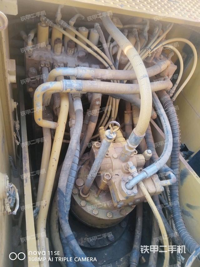 回转马达和主控阀（整机外观）