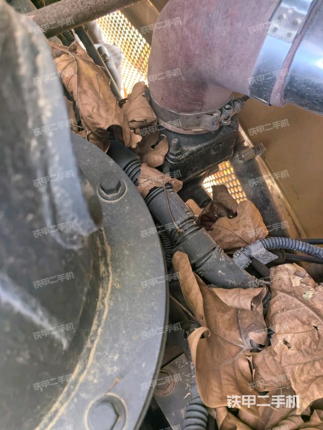 发动机舱全景（压路机发动机舱）