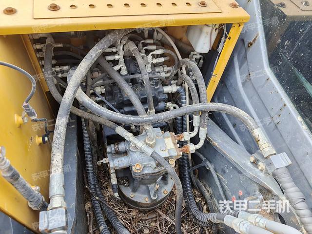 回转马达和主控阀（整机外观）