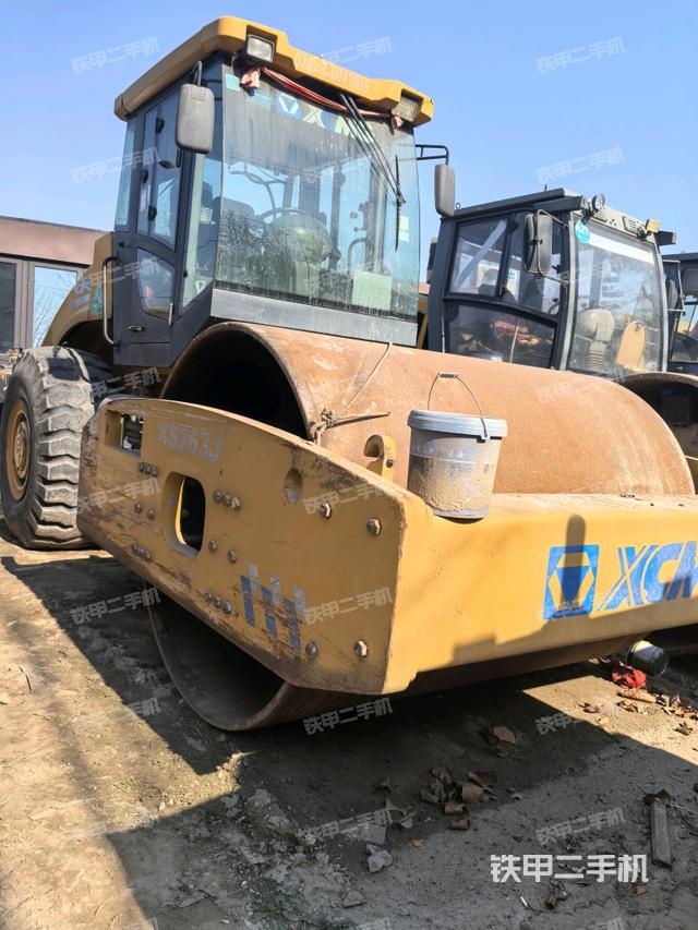 右前45°（壓路機整機外觀）