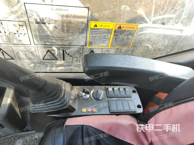 座椅右側(cè)控制臺/鑰匙門/油門/含右手柄（駕駛室部分）