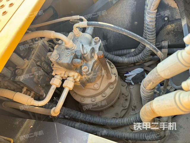 回轉馬達和主控閥（整機外觀）