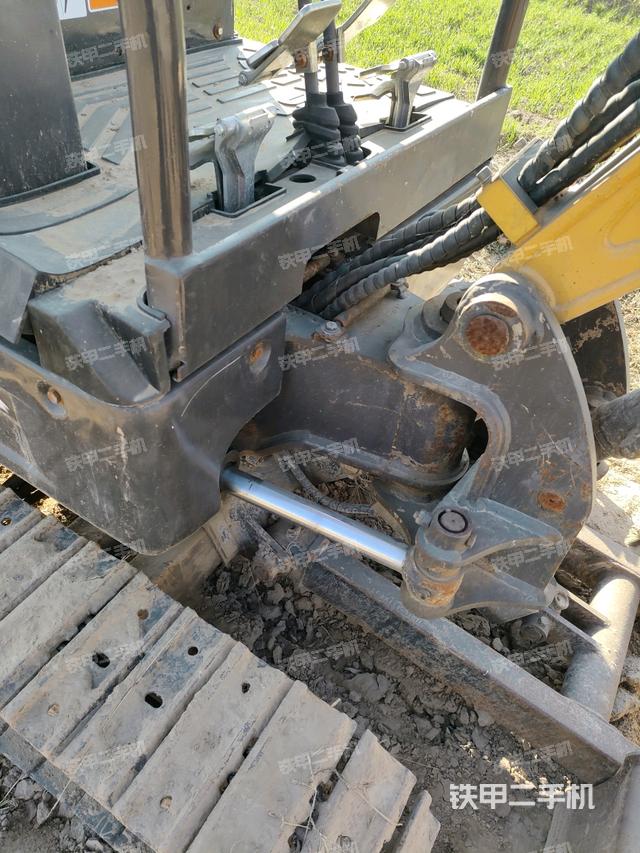 回轉(zhuǎn)馬達和主控閥（整機外觀）