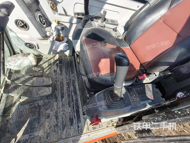 駕駛室整體（整機(jī)外觀）