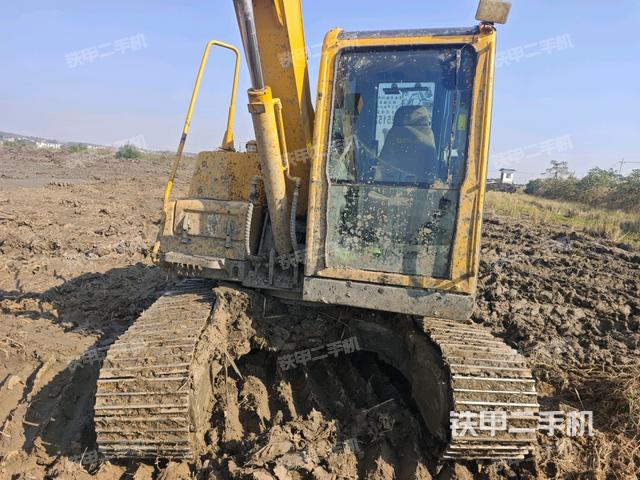 轉(zhuǎn)盤和下車架正前（工作和回轉(zhuǎn)裝置）