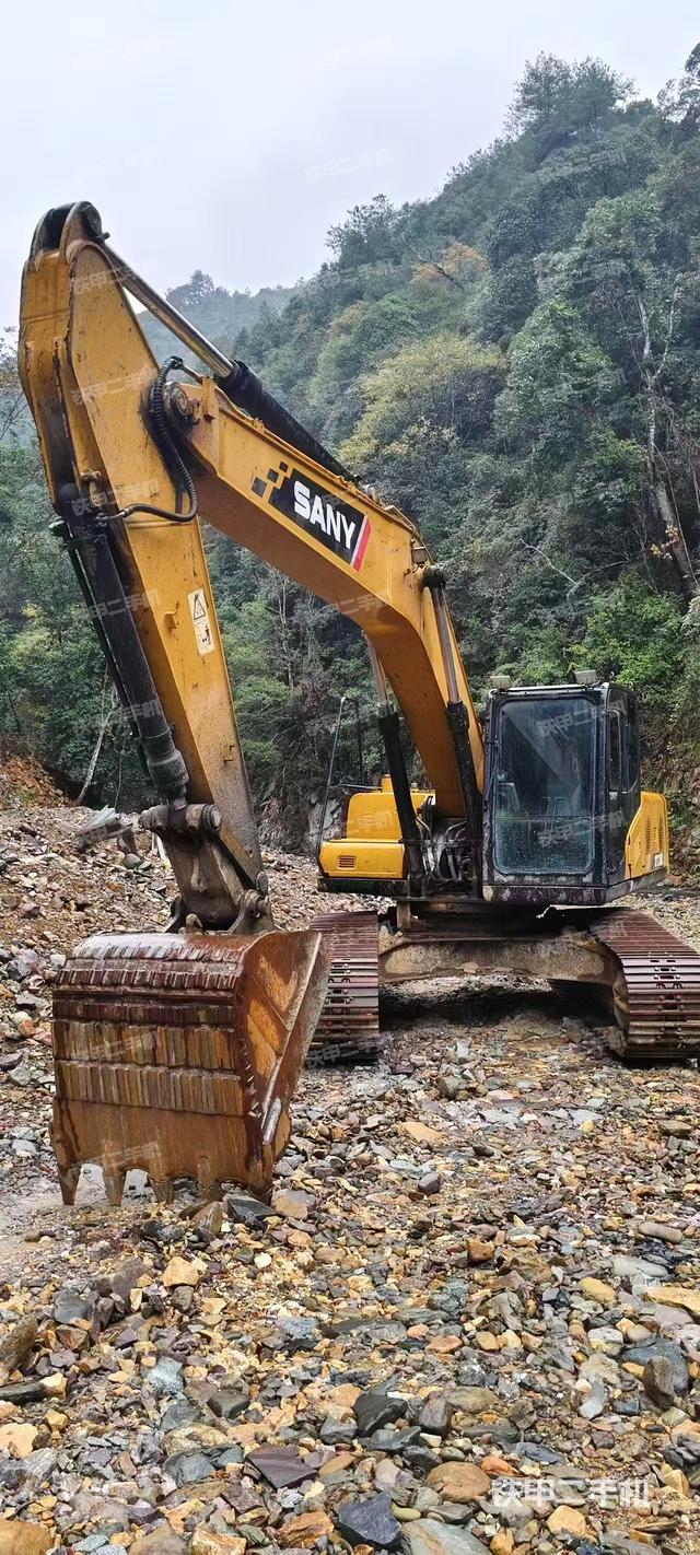 三一重工SY215C挖掘機