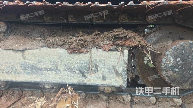 液压泵舱室正面整体（整机外观）