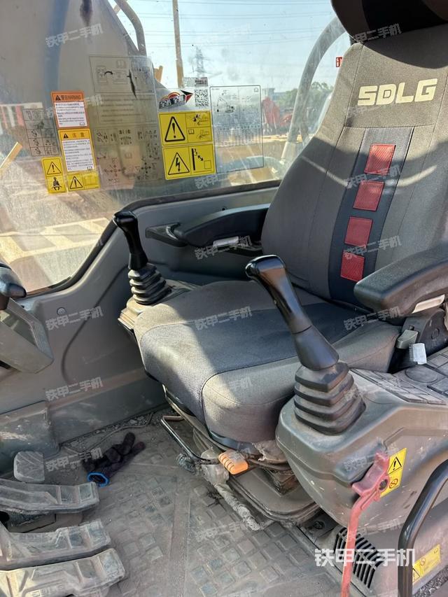 后窗玻璃角标（驾驶室部分）