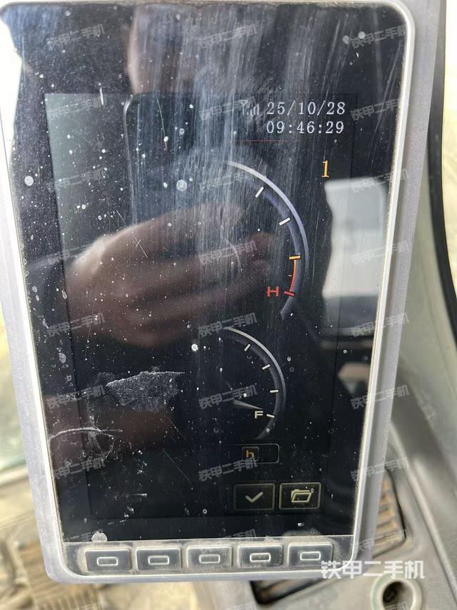 駕駛室整體（整機(jī)外觀）