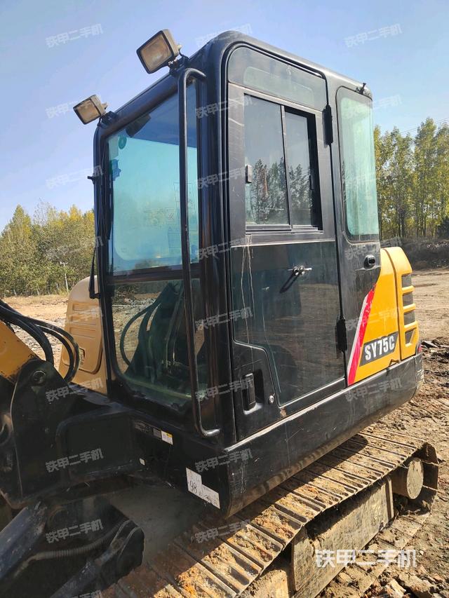 駕駛室頂部（整機外觀）