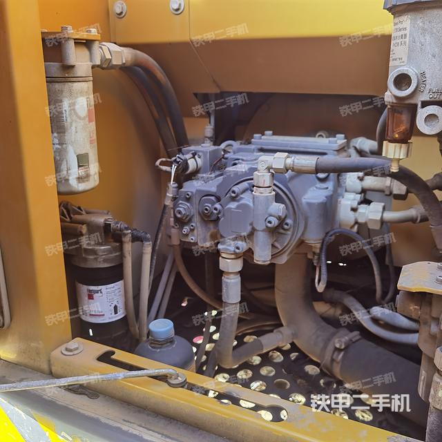 液壓泵艙室正面整體（整機(jī)外觀）