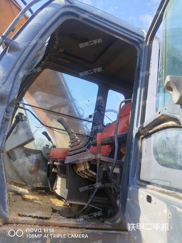 駕駛室整體（整機外觀）