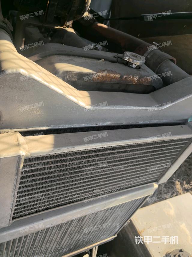 分動箱或變速箱（壓路機(jī)發(fā)動機(jī)艙）