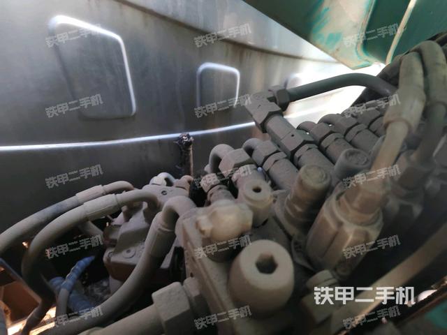 回轉(zhuǎn)馬達(dá)和主控閥（整機(jī)外觀）