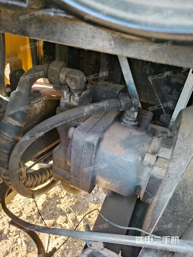 液壓泵艙室正面整體（整機(jī)外觀）