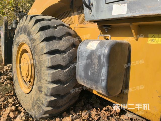 前轮左侧减震块连接及部件（压路机前后车架）