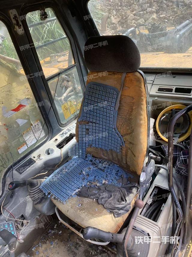 駕駛室整體（整機(jī)外觀）