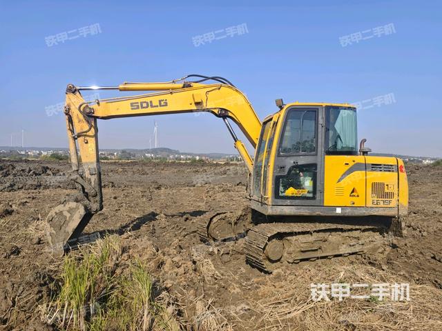 山東臨工E675F挖掘機(jī)