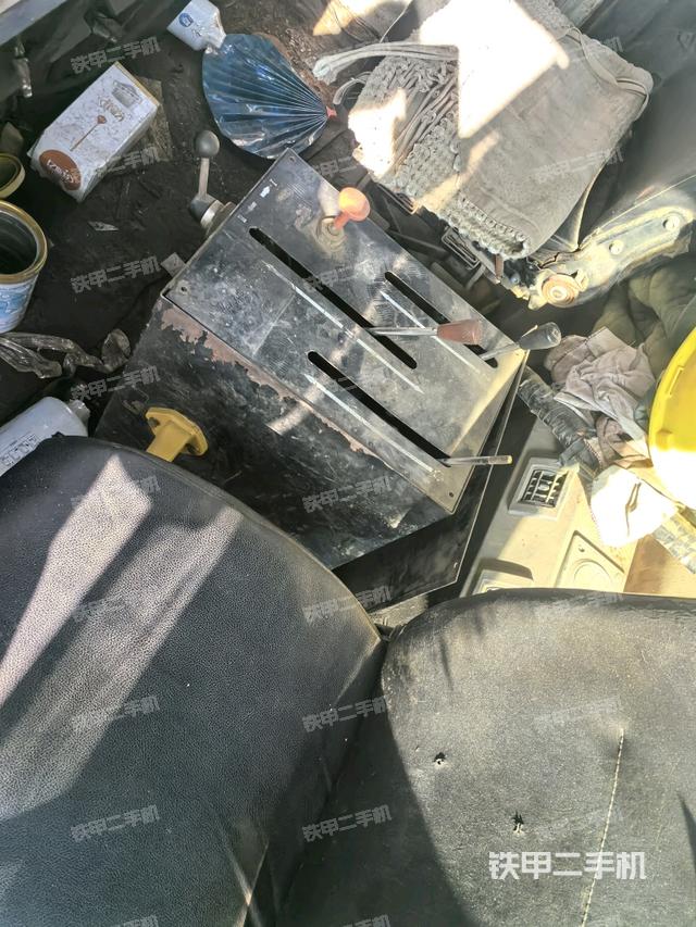 駕駛室內(nèi)部（駕駛室/操作室）