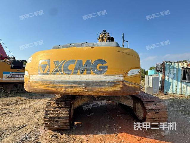 駕駛室頂部（整機外觀）