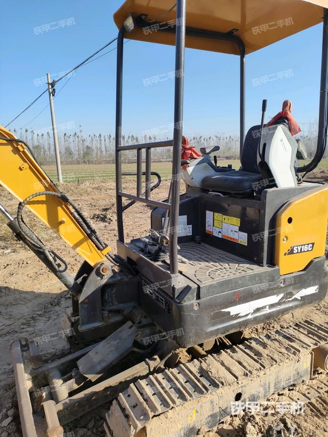 駕駛室整體（整機外觀）