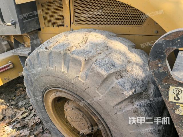 正后側(cè)（壓路機(jī)前后車架）