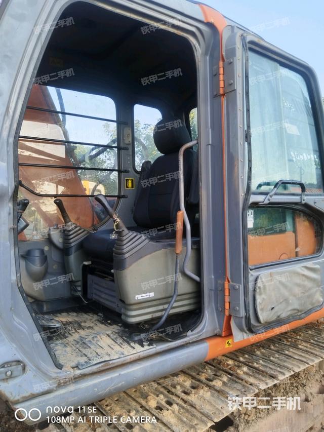 座椅左側(cè)控制臺/音響/含左手柄（駕駛室部分）