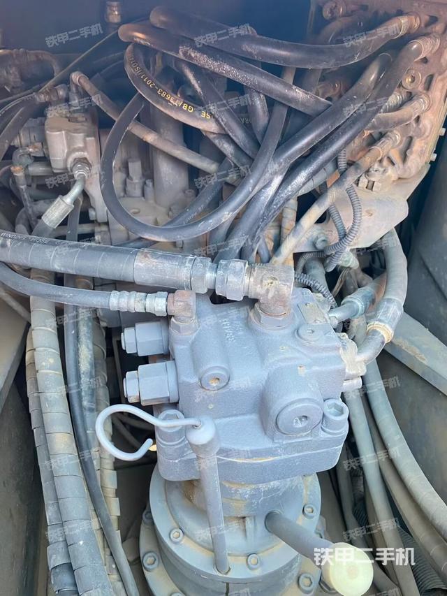 回轉(zhuǎn)馬達和主控閥（整機外觀）