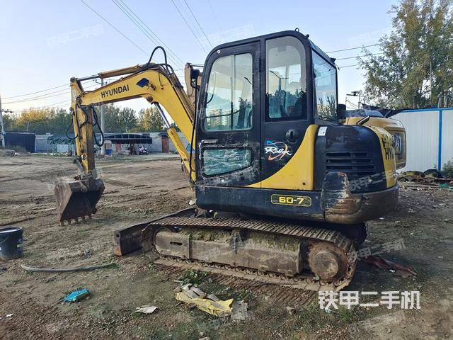 駕駛室整體（整機外觀）