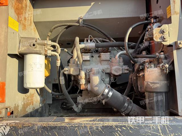 液壓泵艙室正面整體（整機(jī)外觀）