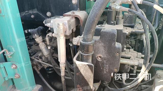 回轉(zhuǎn)馬達(dá)和主控閥（整機(jī)外觀）